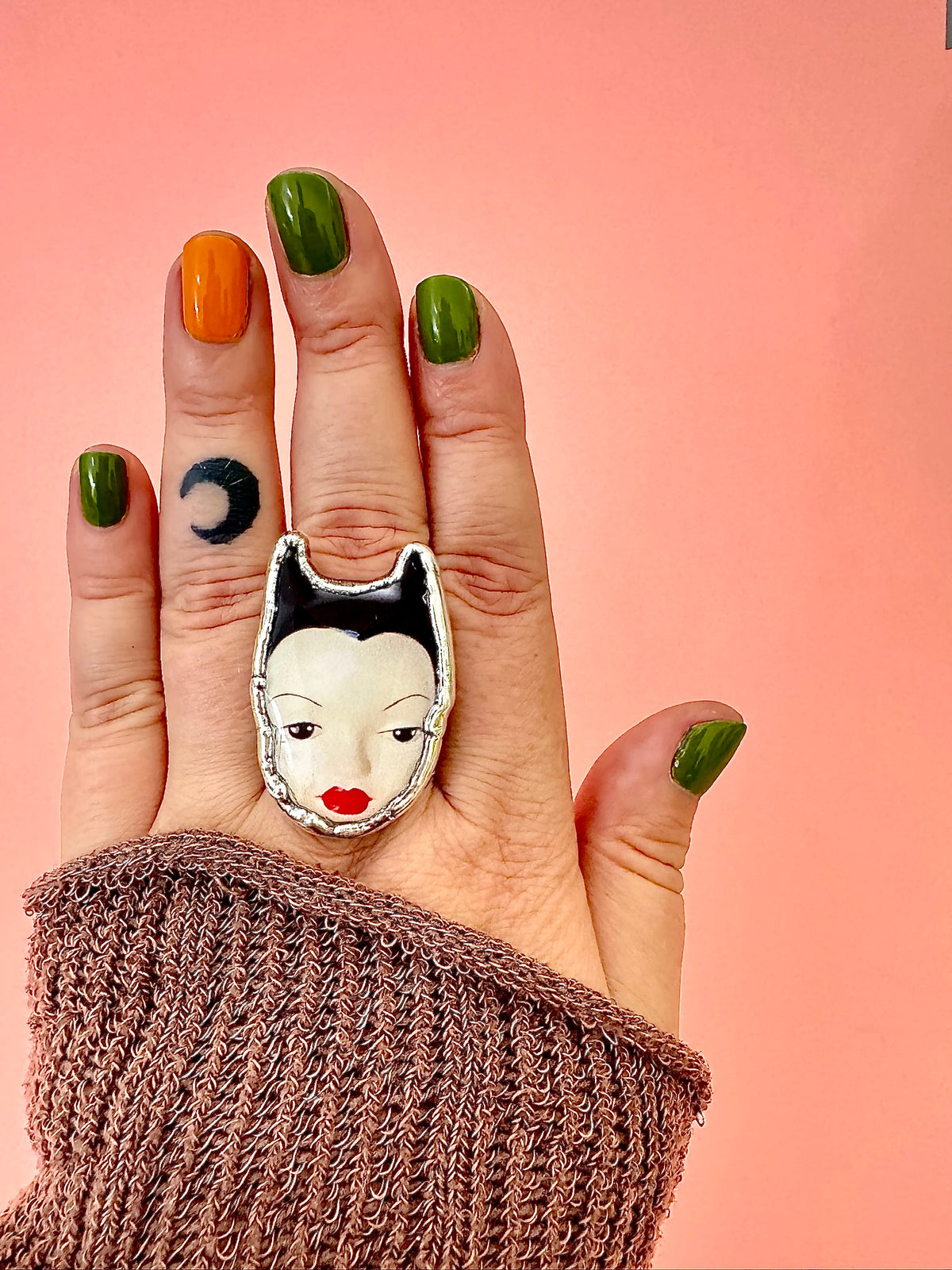 doll face statement ring, fine silver, size 8.5